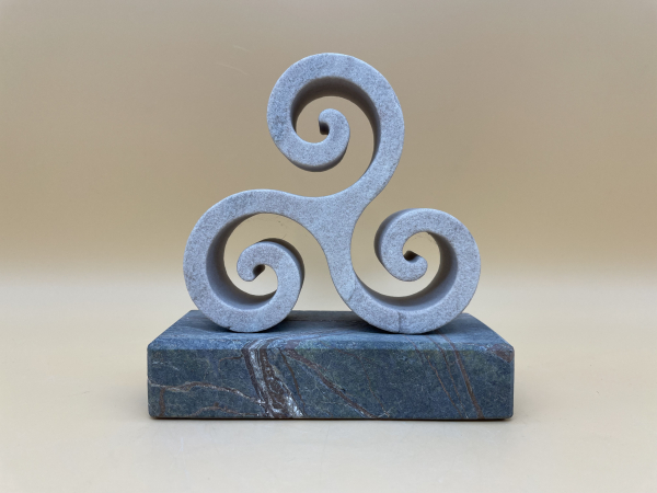 Rosa Quarzit Triskele